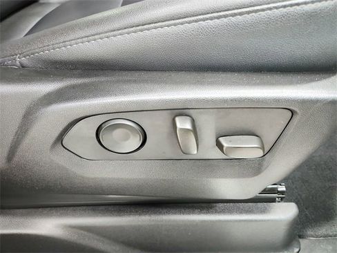 Used 2024 Chevrolet Suburban LT w/ Luxury Package image 43