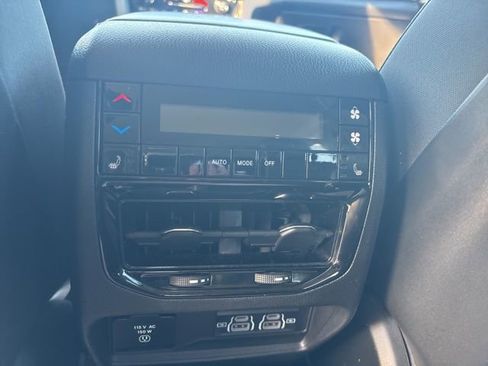 Used 2022 Jeep Grand Cherokee L Limited image 16