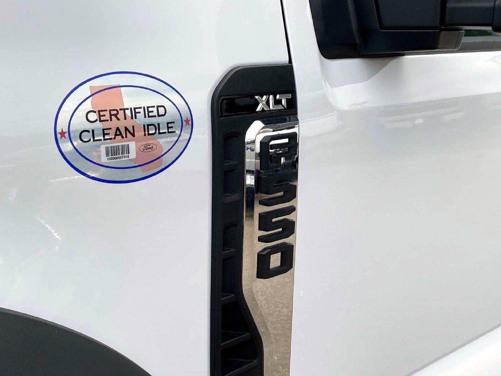 Used 2025 Ford F550 4x4 Regular Cab Super Duty image 17