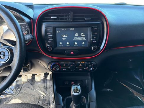 Used 2020 Kia Soul LX image 14