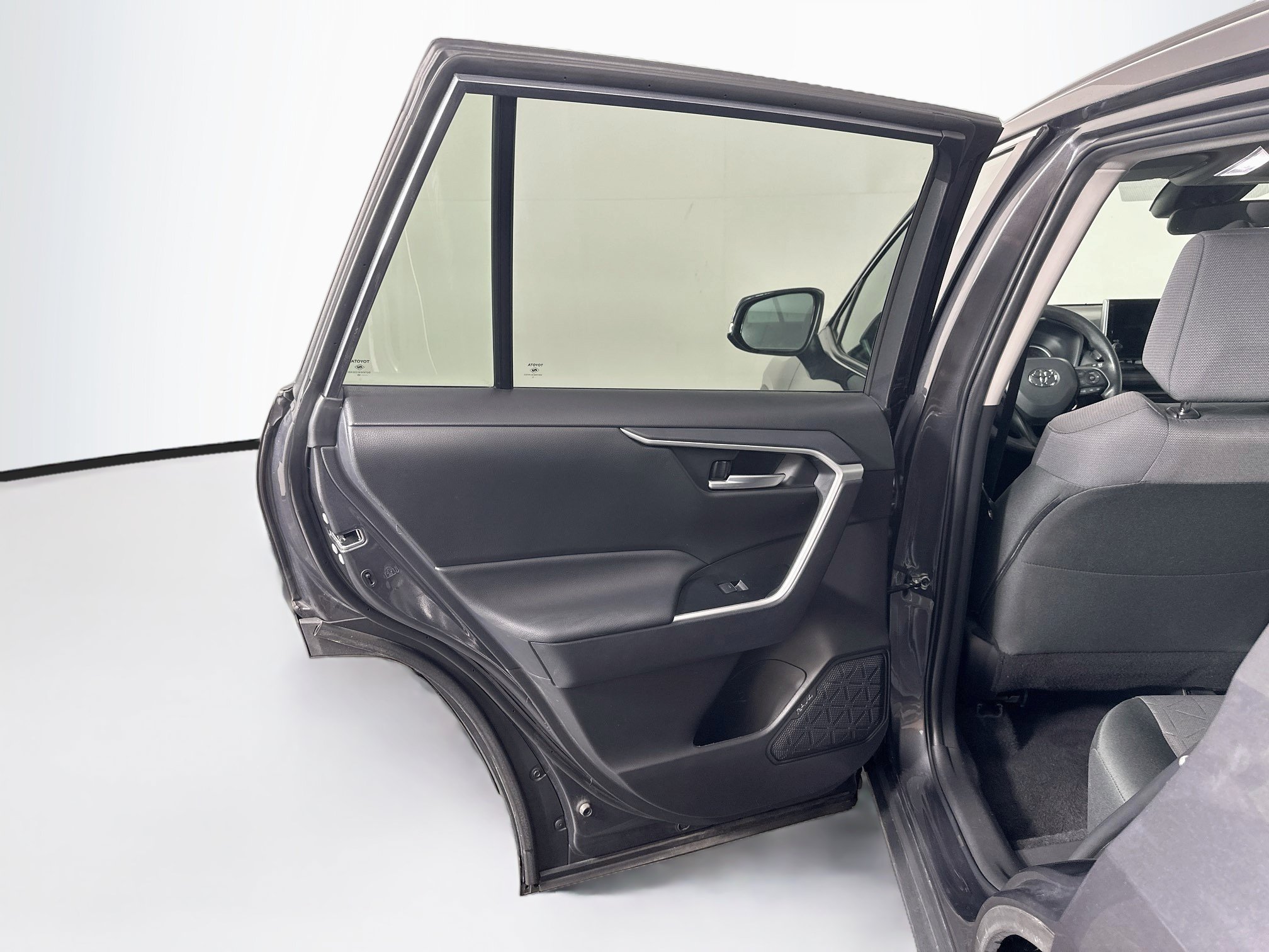 Used 2025 Toyota RAV4 XLE AWD/4WD image 25
