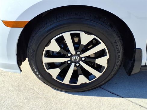 Certified 2025 Honda Odyssey EX-L image 15