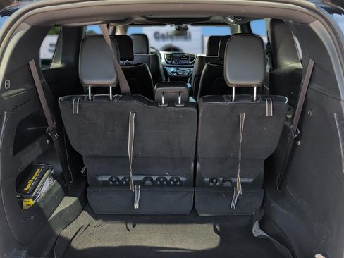 Used 2025 Chrysler Pacifica Limited FWD image 36