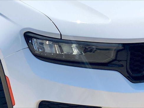 Used 2022 Jeep Grand Cherokee Altitude AWD/4WD image 43