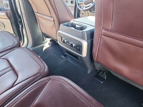 Used 2024 Ford Expedition Limited image 32