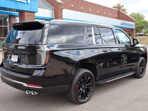 New 2025 Chevrolet Suburban Premier image 39