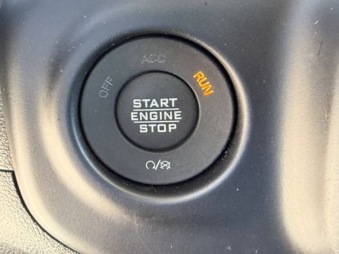 Used 2023 Jeep Gladiator Sport image 19