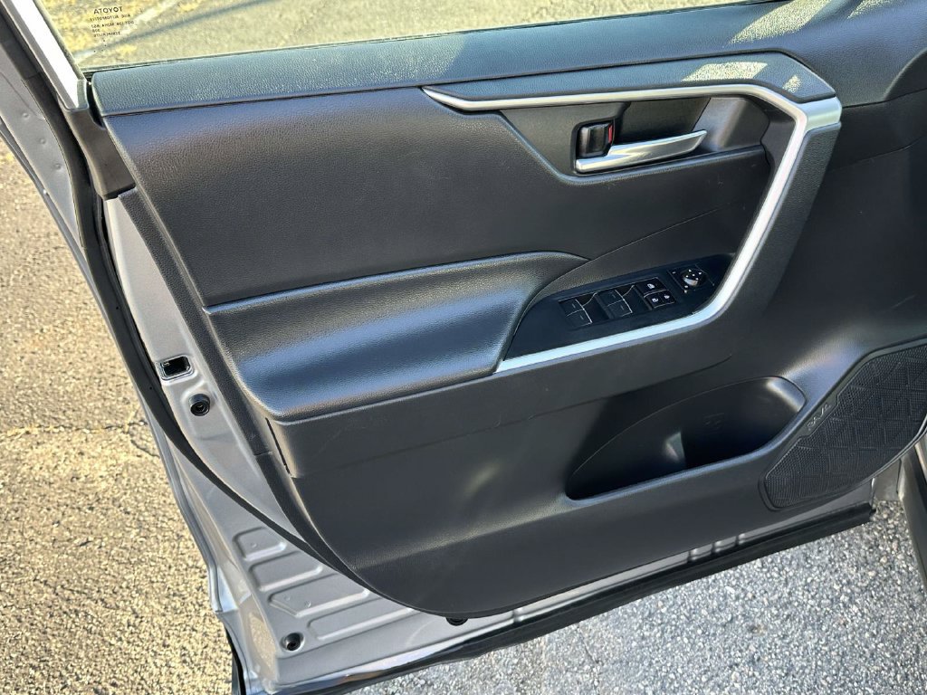 Used 2024 Toyota RAV4 XLE FWD image 17