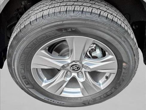 Used 2025 Toyota RAV4 XLE image 9