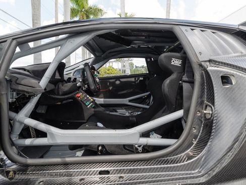 Used 2022 Lamborghini Huracan EVO image 25
