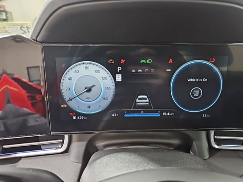 Used 2025 Hyundai Elantra SEL image 17