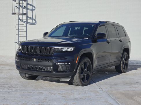 Used 2024 Jeep Grand Cherokee L Limited w/ Black Appearance Package image 4