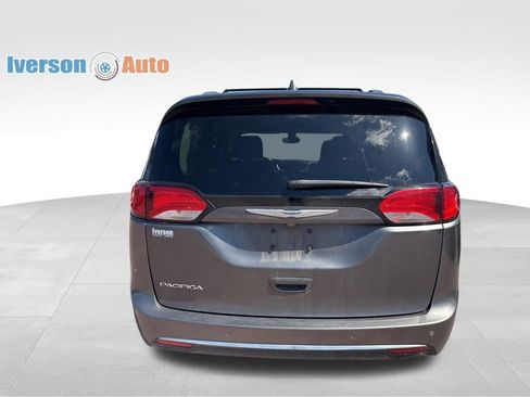 Used 2020 Chrysler Pacifica Touring-L w/ Tire & Wheel Group FWD image 7