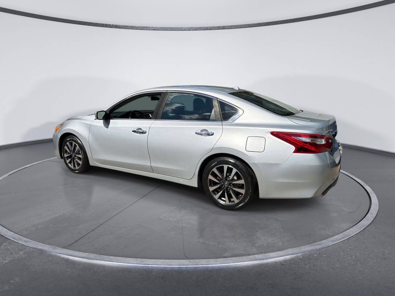 Used 2017 Nissan Altima 2.5 SV FWD image 3