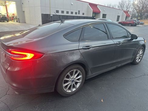 Used 2017 Ford Fusion SE image 5