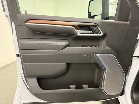 Used 2025 GMC Sierra 2500 Denali w/ Denali Reserve Package image 13