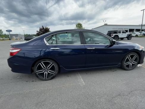 Used 2017 Honda Accord Sport Special Edition image 9