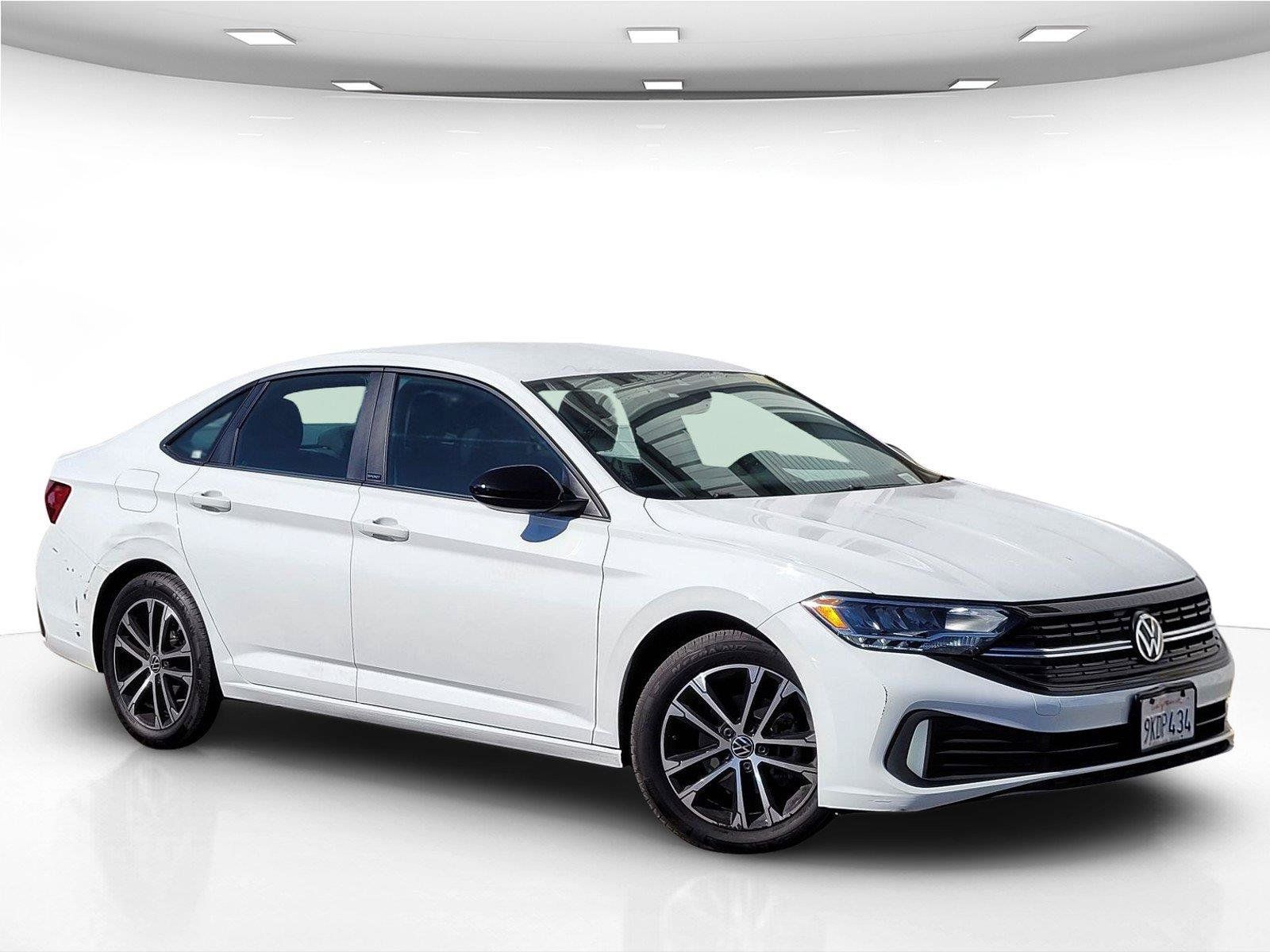 Used 2024 Volkswagen Jetta Sport FWD image 2