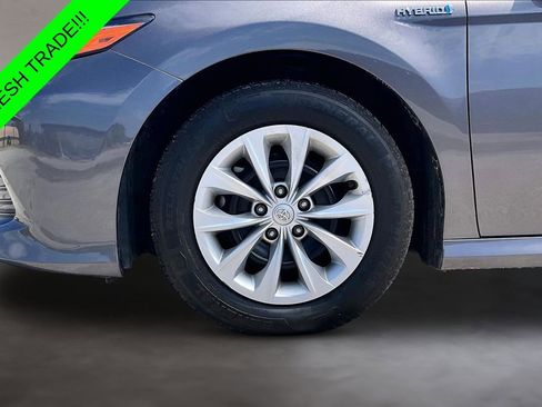 Used 2020 Toyota Camry LE FWD image 32