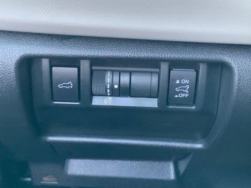 Certified 2025 Subaru Forester Limited image 31