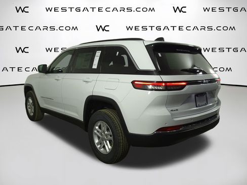 New 2025 Jeep Grand Cherokee Laredo image 5