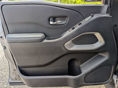 Certified 2025 Nissan Frontier SV RWD image 30