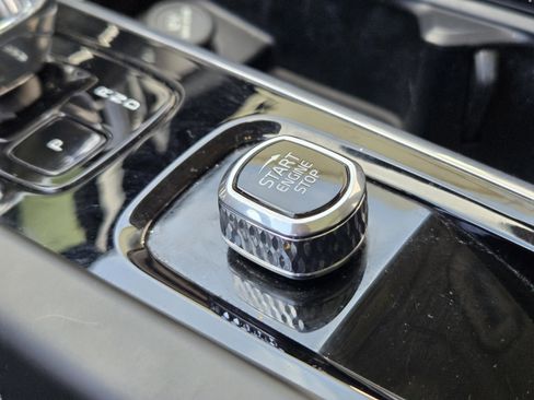 Used 2023 Volvo XC60 B6 Ultimate w/ Protection Package Premier image 43