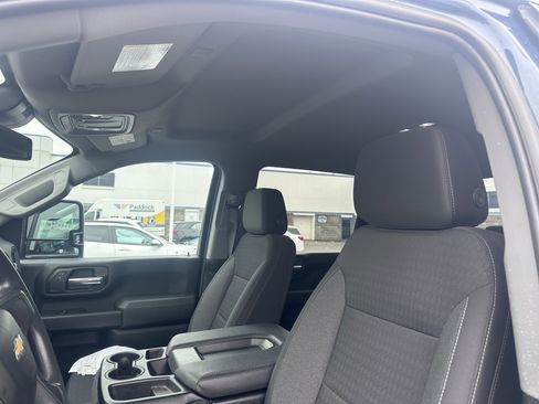 Used 2024 Chevrolet Silverado 2500 Custom w/ Custom Value Package image 12