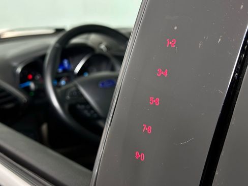 Used 2017 Ford Escape Titanium image 9