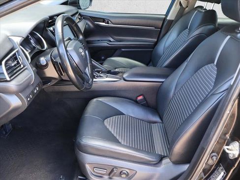 Used 2019 Toyota Camry SE FWD image 19
