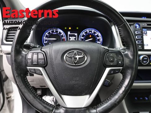 Used 2017 Toyota Highlander Limited Platinum AWD/4WD image 10