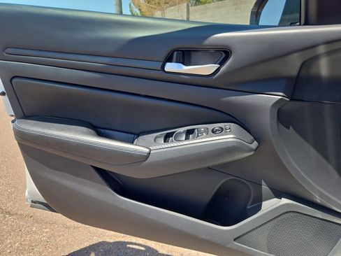Used 2025 Nissan Altima 2.5 SV FWD image 25