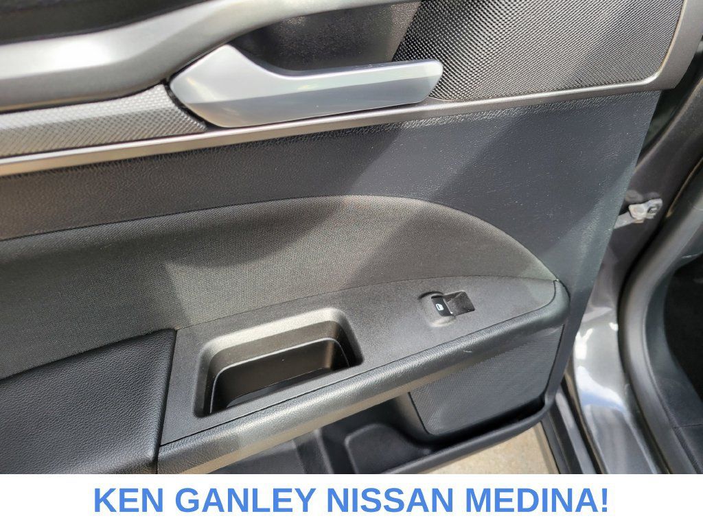 Used 2020 Ford Fusion SE FWD image 40