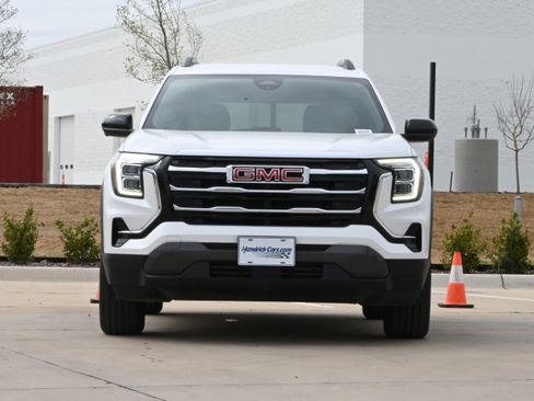 Used 2026 GMC Terrain Elevation w/ Elevation Premium Package image 3