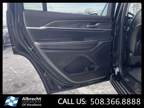 Used 2024 Jeep Grand Cherokee L Limited image 14