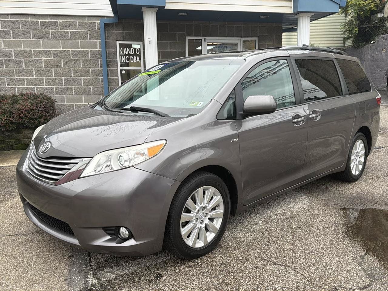 Used 2016 Toyota Sienna XLE AWD/4WD image 1