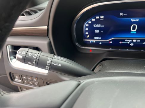 Used 2023 Chevrolet Tahoe Z71 w/ Luxury Package image 11