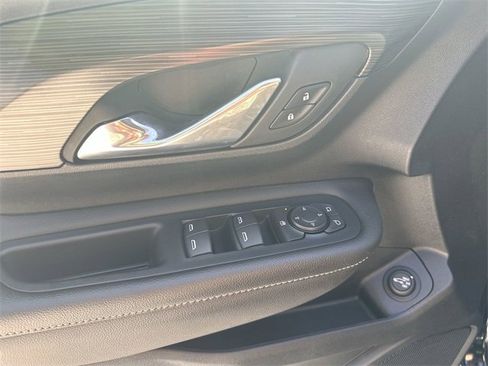 Used 2023 GMC Terrain SLE w/ Driver Convenience Package image 15