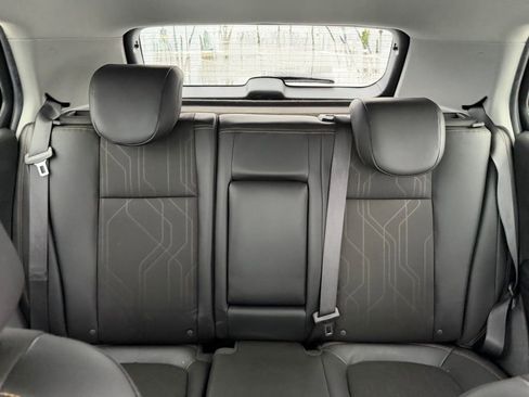 Used 2022 Chevrolet Trax LT w/ LT Convenience Package image 16