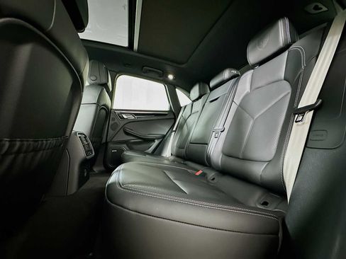 New 2026 Porsche Macan image 23