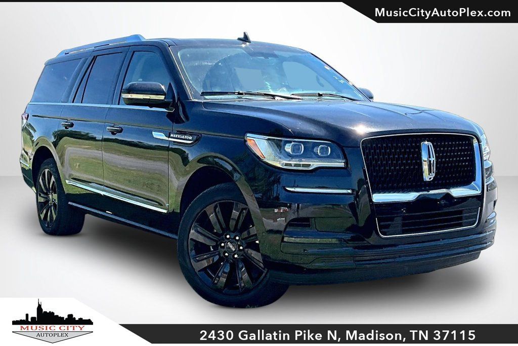 Used 2024 Lincoln Navigator L Reserve AWD/4WD image 1