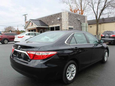 Used 2016 Toyota Camry LE image 5