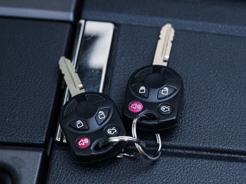 Used 2010 Ford Mustang GT Premium image 76