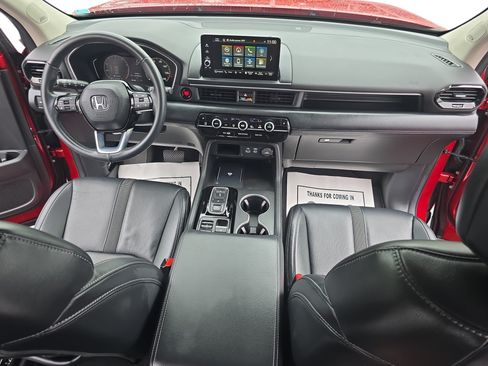 Used 2024 Honda Pilot Touring image 9