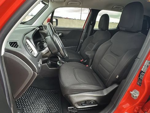 Used 2021 Jeep Renegade Latitude w/ Convenience Group AWD/4WD image 4