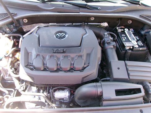 Used 2018 Volkswagen Passat 2.0T SE image 9