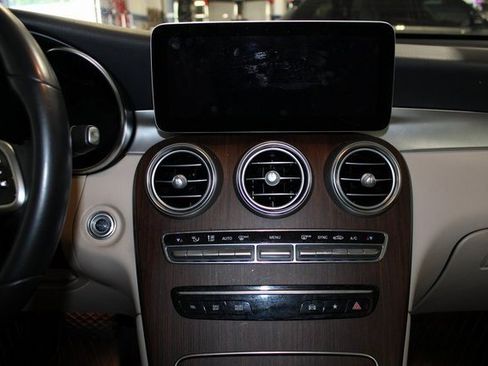 Used 2022 Mercedes-Benz GLC 300 4MATIC w/ Premium Package Lite image 17