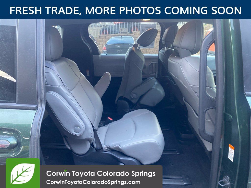 Used 2025 Toyota Sienna XLE AWD/4WD image 12
