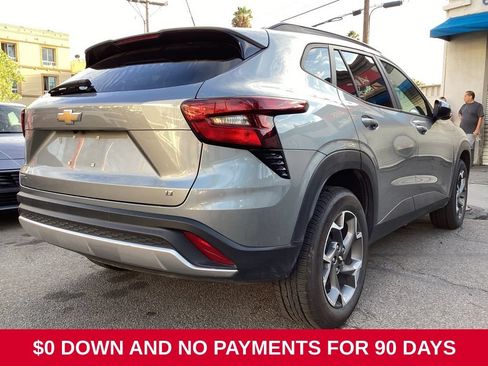 Used 2025 Chevrolet Trax LT w/ LT Convenience Package FWD image 5