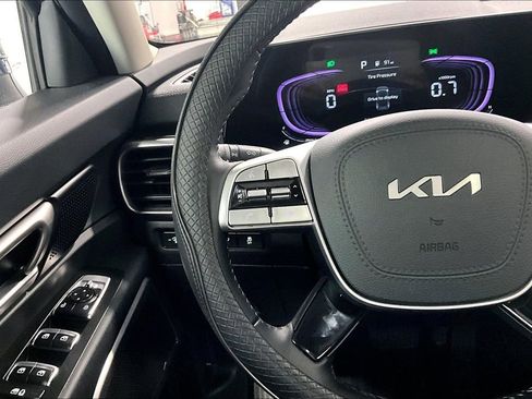 Used 2025 Kia Telluride S AWD/4WD image 11